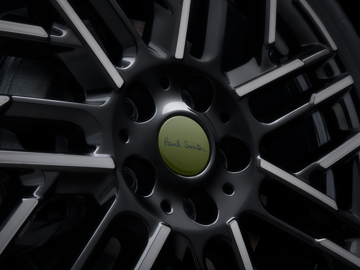 Close shot of the all-electric MINI Cooper Paul Smith Edition rims