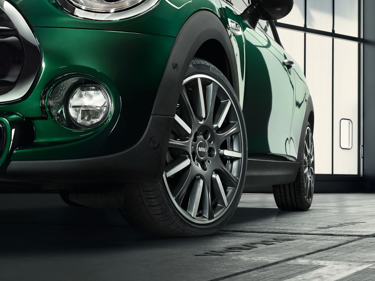 MINI 3-door Hatch – green – MINI wheels and tyres