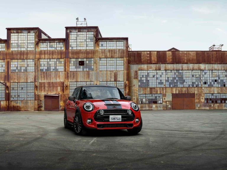 MINI John Cooper Works 3-door – red and black – front view