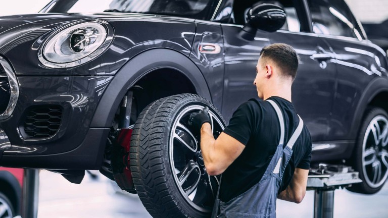 MINI Wheels and tyres – tyre change service