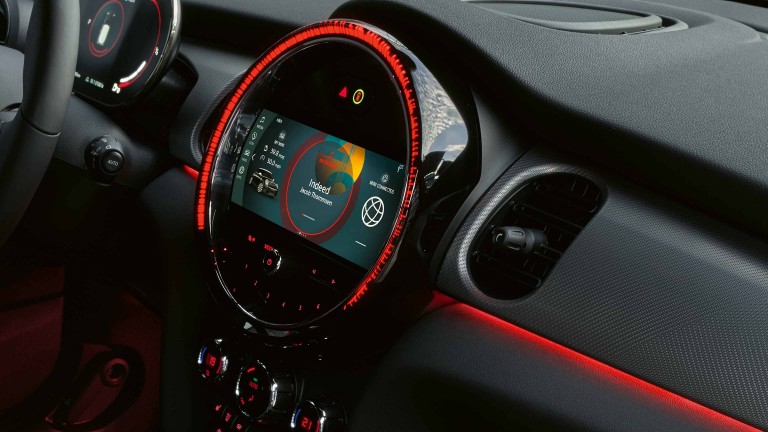 MINi John Cooper Works – 8.8” touchscreen – connectivity