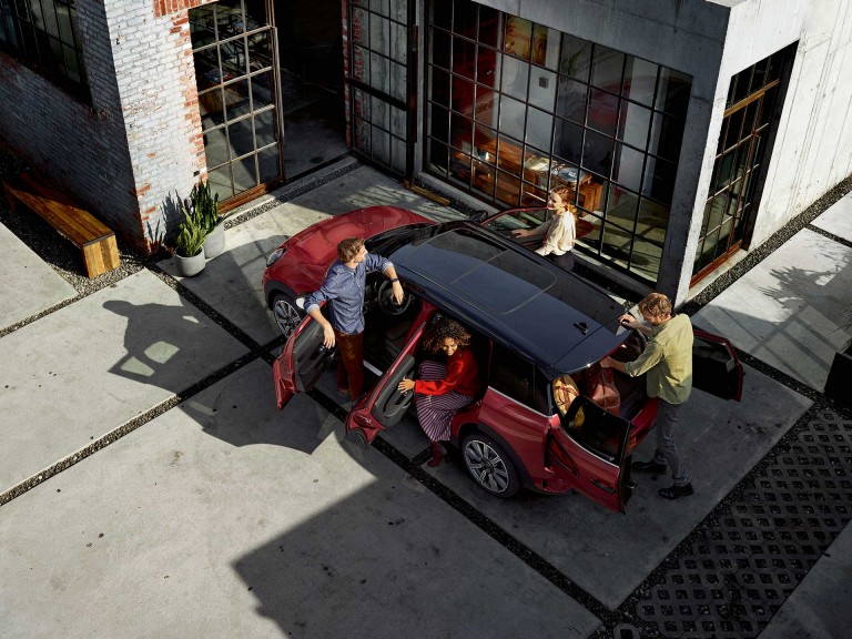 MINI Clubman – red and black – panoramic glass sunroof