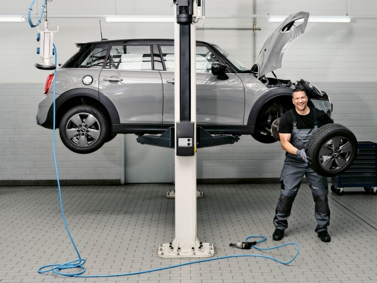 MINI Original Repair Services - MINI Approved Body Shop Wheel Change