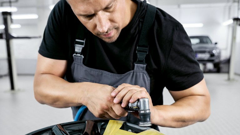 MINI Original Repair Services - MINI body and paint shop wheel repair